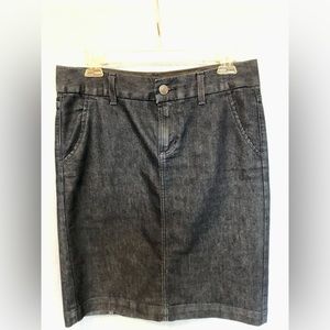 Banana Republic Jean skirt, size 6.